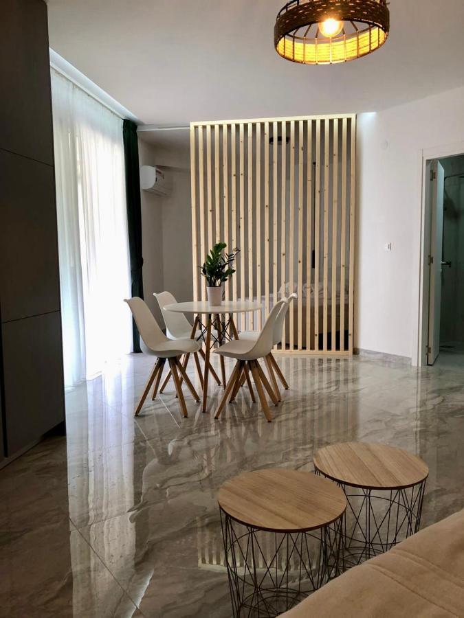 Aura Tower Apartments By Gaby Рафаиловичи Экстерьер фото